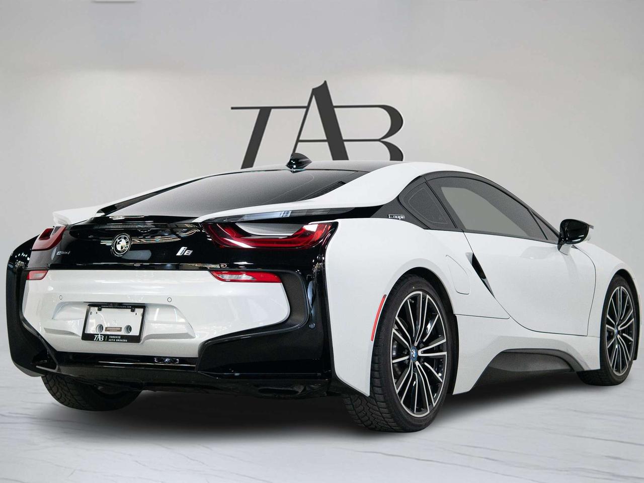 2019 BMW i8 PREMIUM PKG | CARBON TRIM | HUD | 20 IN Photo