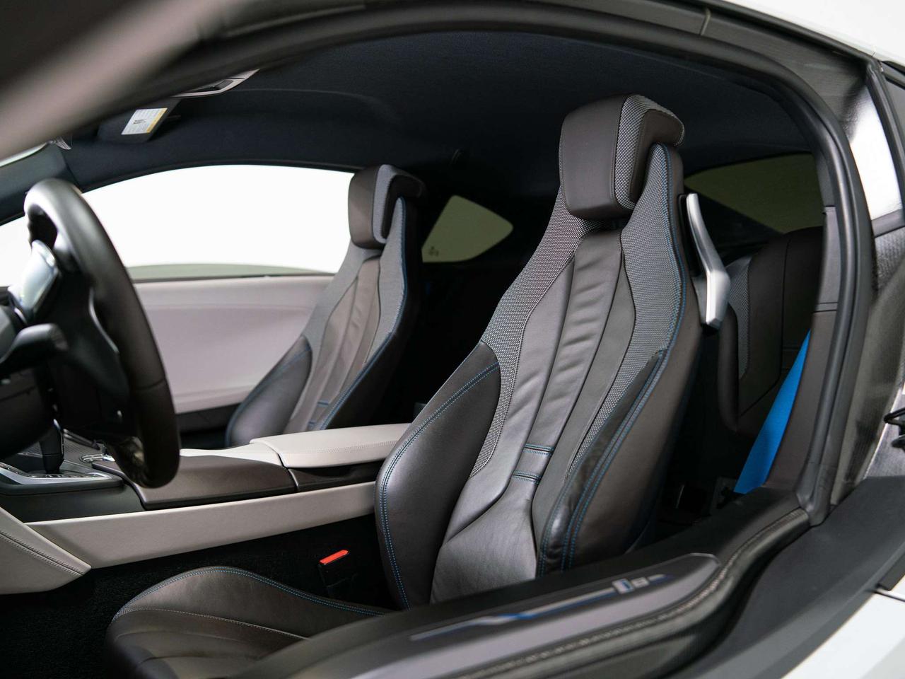 2019 BMW i8 PREMIUM PKG | CARBON TRIM | HUD | 20 IN Photo