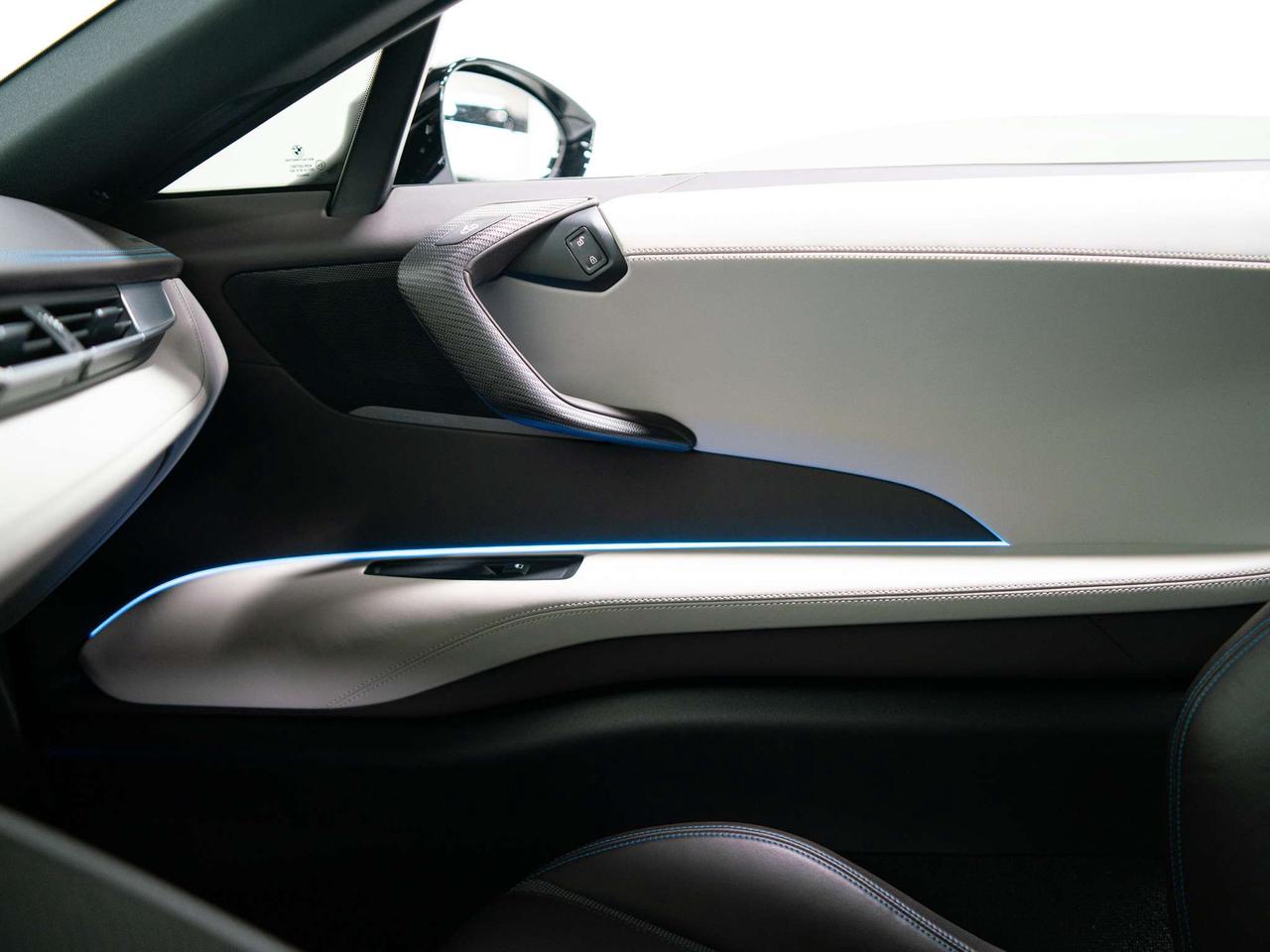 2019 BMW i8 PREMIUM PKG | CARBON TRIM | HUD | 20 IN Photo