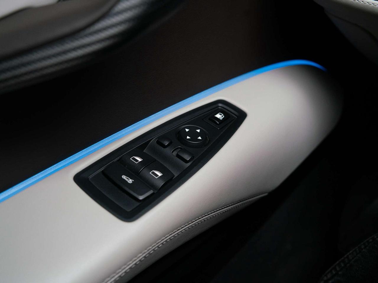 2019 BMW i8 PREMIUM PKG | CARBON TRIM | HUD | 20 IN Photo
