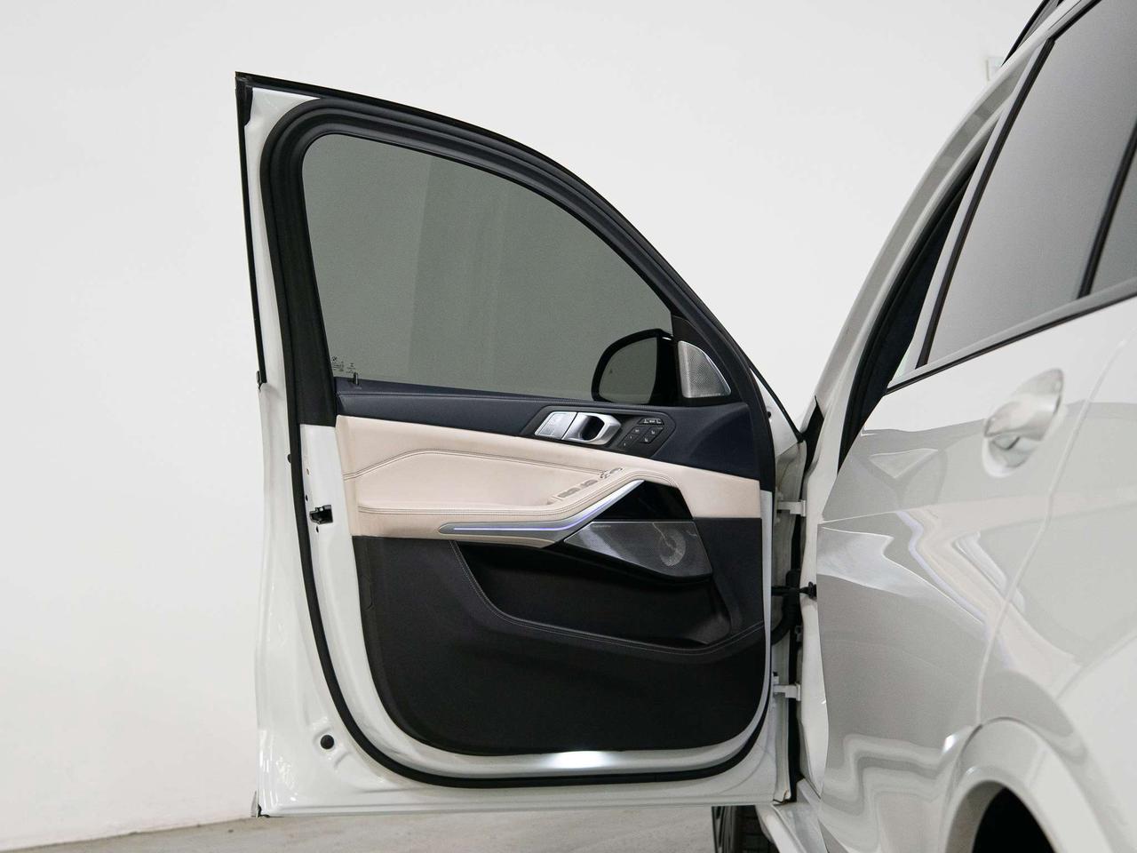 2021 BMW X7 ALPINA XB7 | 7 PASS | PREMIUM | REAR ENTMNT | 23" Photo