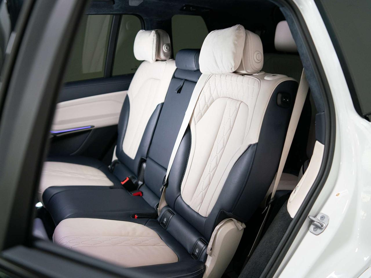 2021 BMW X7 ALPINA XB7 | 7 PASS | PREMIUM | REAR ENTMNT | 23" Photo