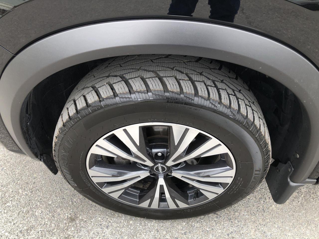 2022 Nissan Rogue SV PREMIUM PKG, PANO. ROOF, POWER GATE, LEATHERETT Photo