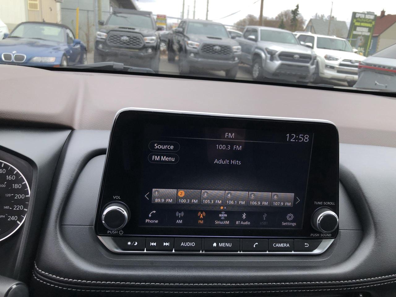 2022 Nissan Rogue SV PREMIUM PKG, PANO. ROOF, POWER GATE, LEATHERETT Photo