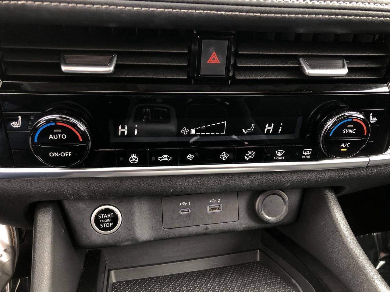 2022 Nissan Rogue SV PREMIUM PKG, PANO. ROOF, POWER GATE, LEATHERETT Photo