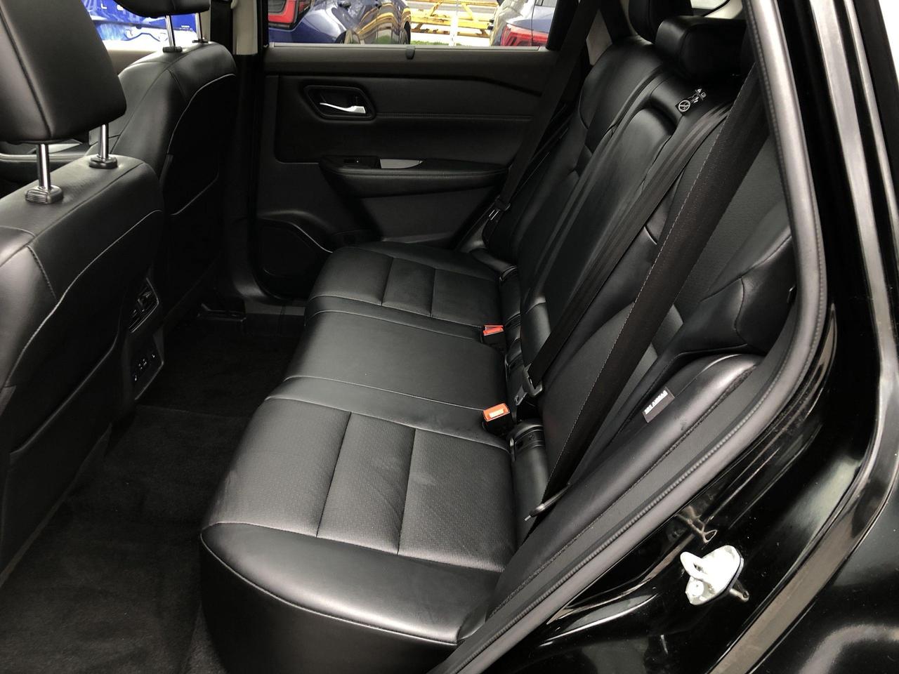 2022 Nissan Rogue SV PREMIUM PKG, PANO. ROOF, POWER GATE, LEATHERETT Photo