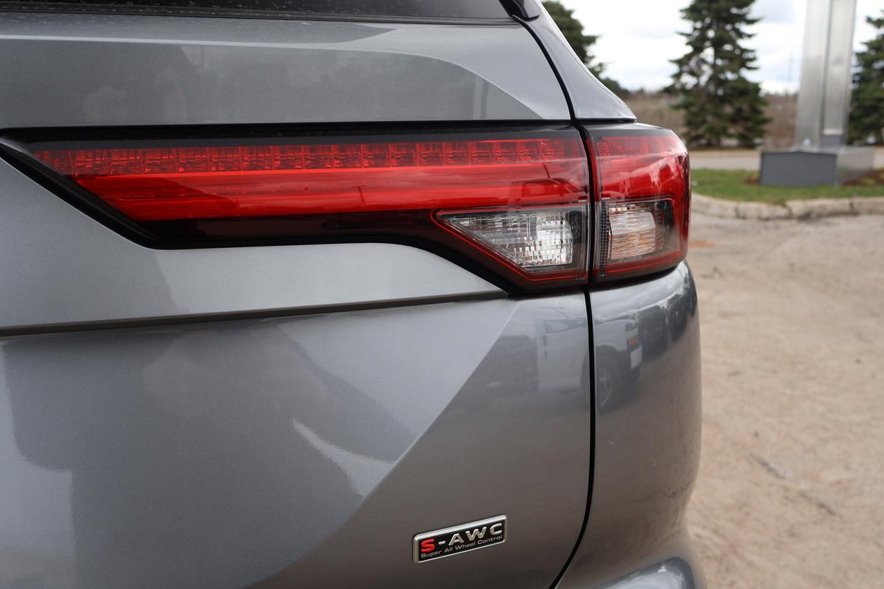 2024 Mitsubishi Outlander | | Sunroof | Photo