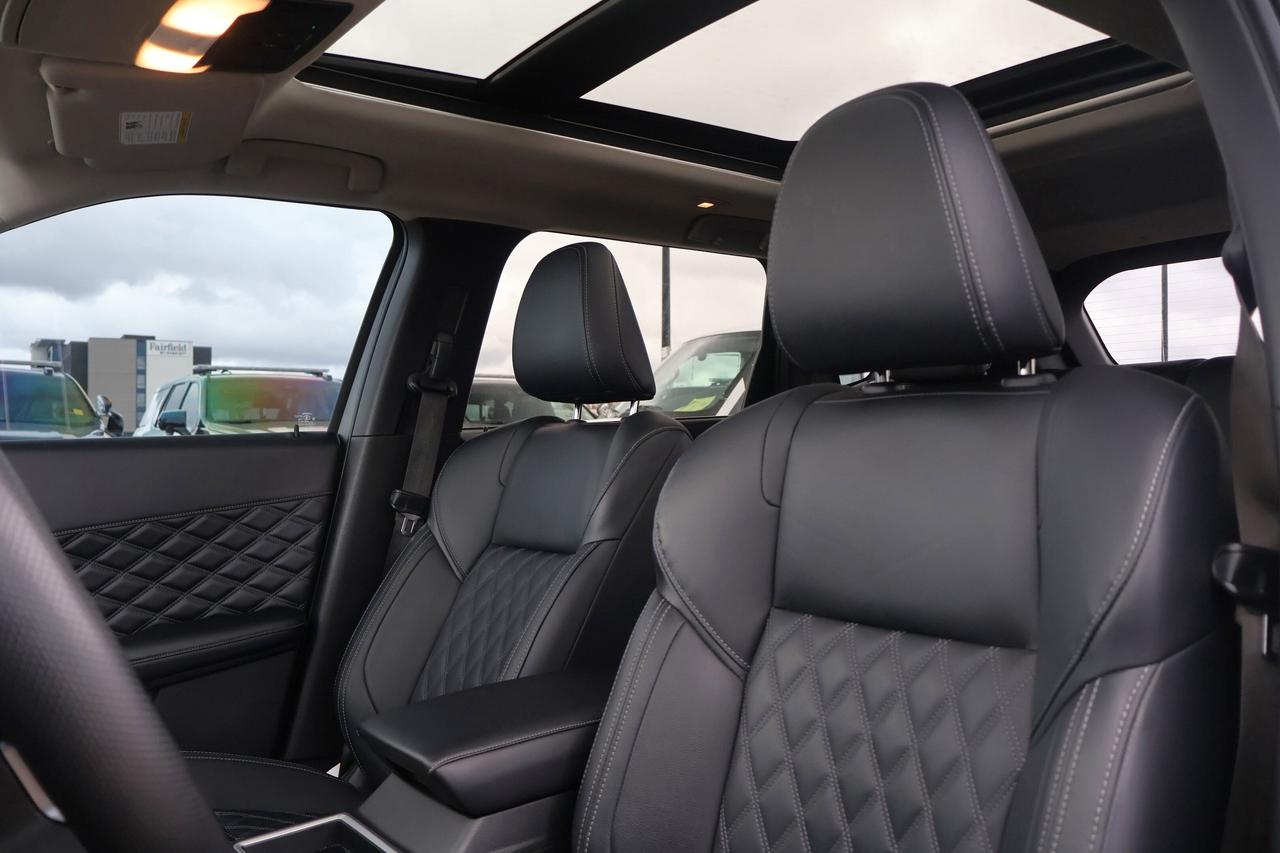 2024 Mitsubishi Outlander | | Sunroof | Photo