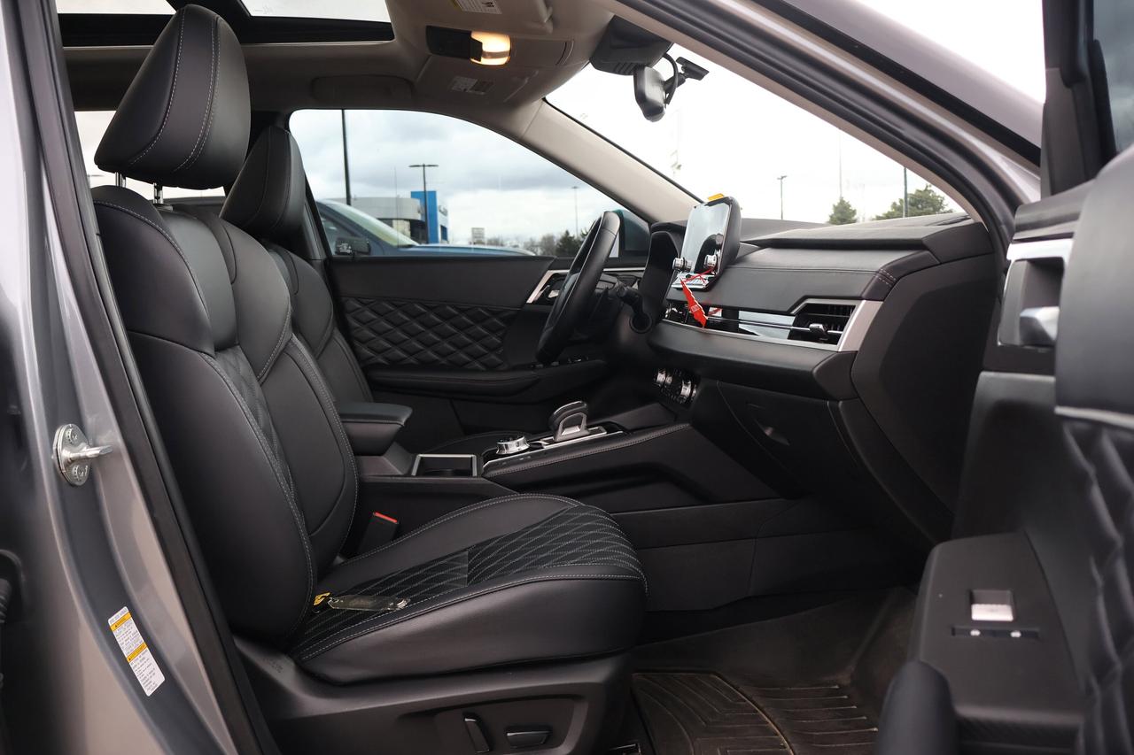 2024 Mitsubishi Outlander | | Sunroof | Photo