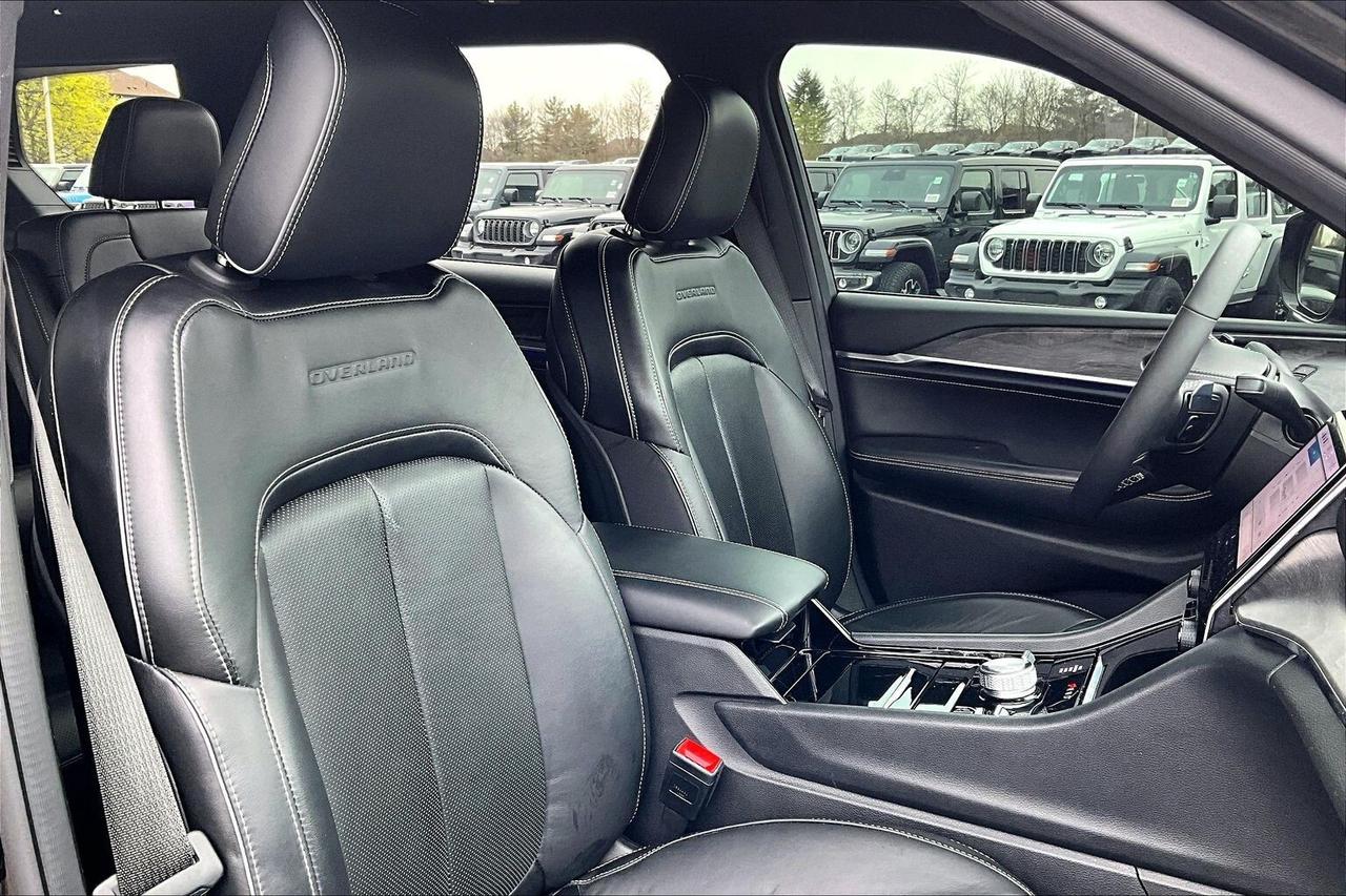 2024 Jeep Grand Cherokee L Overland HEMI V8 | 6Seat | Vented Leather Panoroof Photo