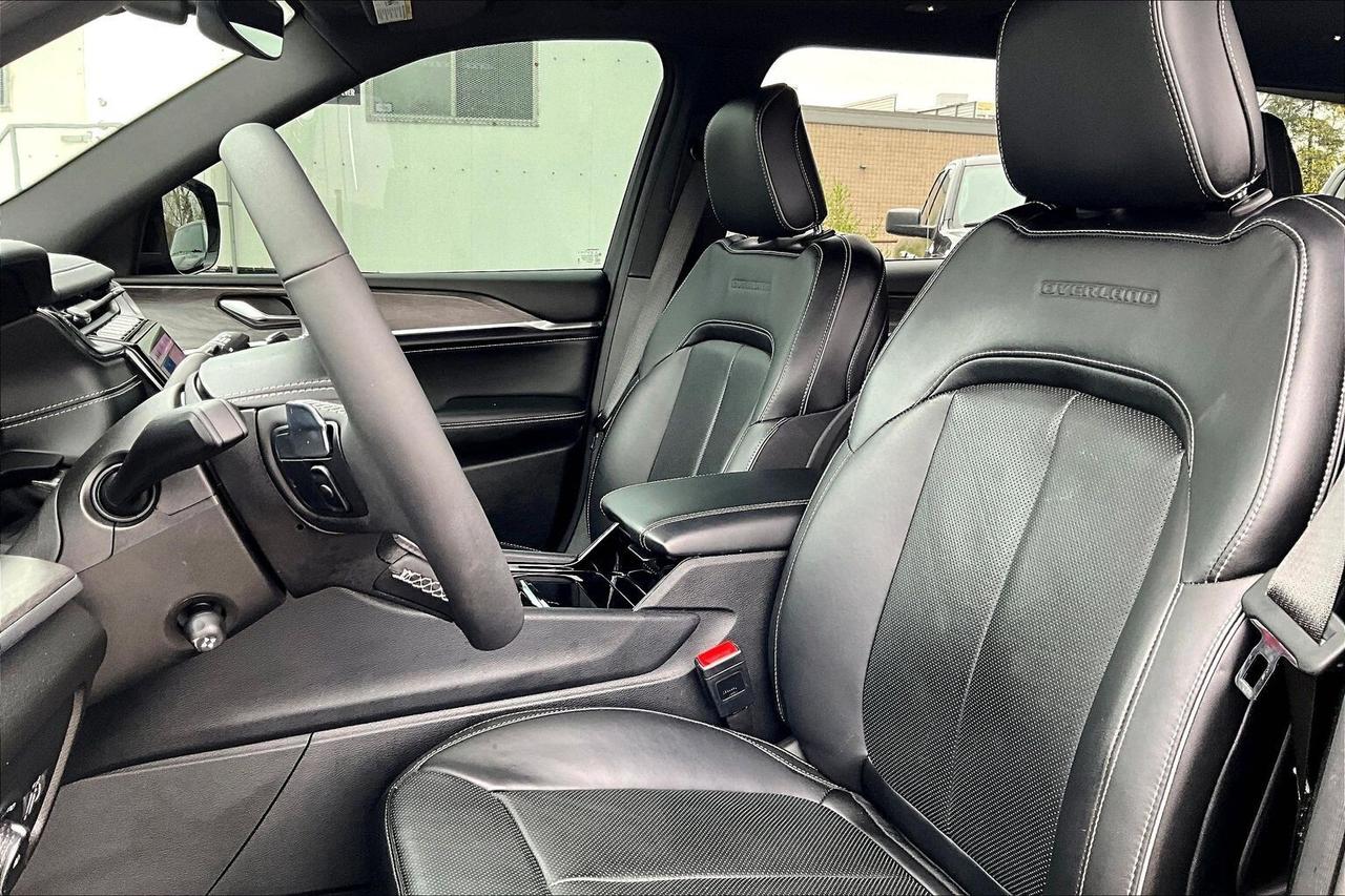 2024 Jeep Grand Cherokee L Overland HEMI V8 | 6Seat | Vented Leather Panoroof Photo