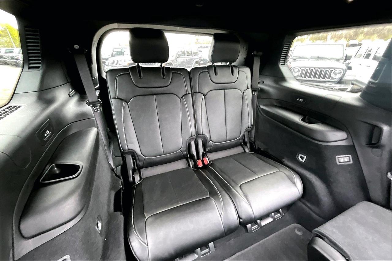 2024 Jeep Grand Cherokee L Overland HEMI V8 | 6Seat | Vented Leather Panoroof Photo