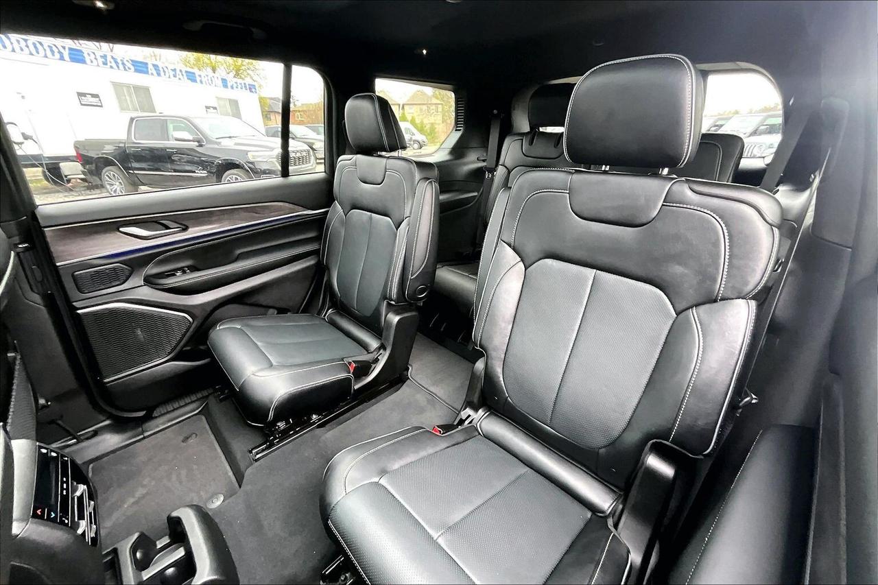 2024 Jeep Grand Cherokee L Overland HEMI V8 | 6Seat | Vented Leather Panoroof Photo