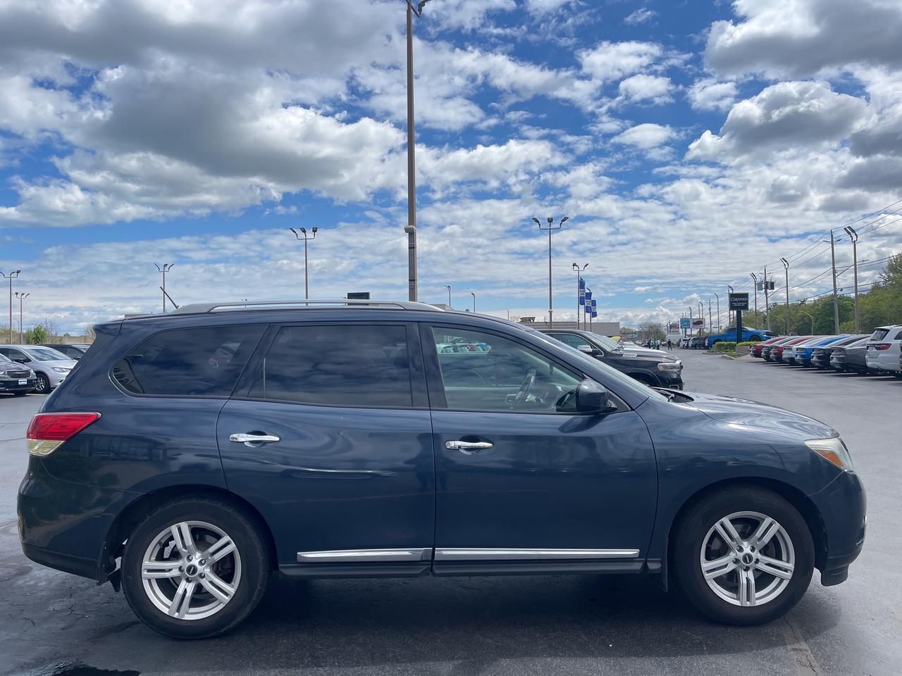 2015 Nissan Pathfinder AS IS Photo3