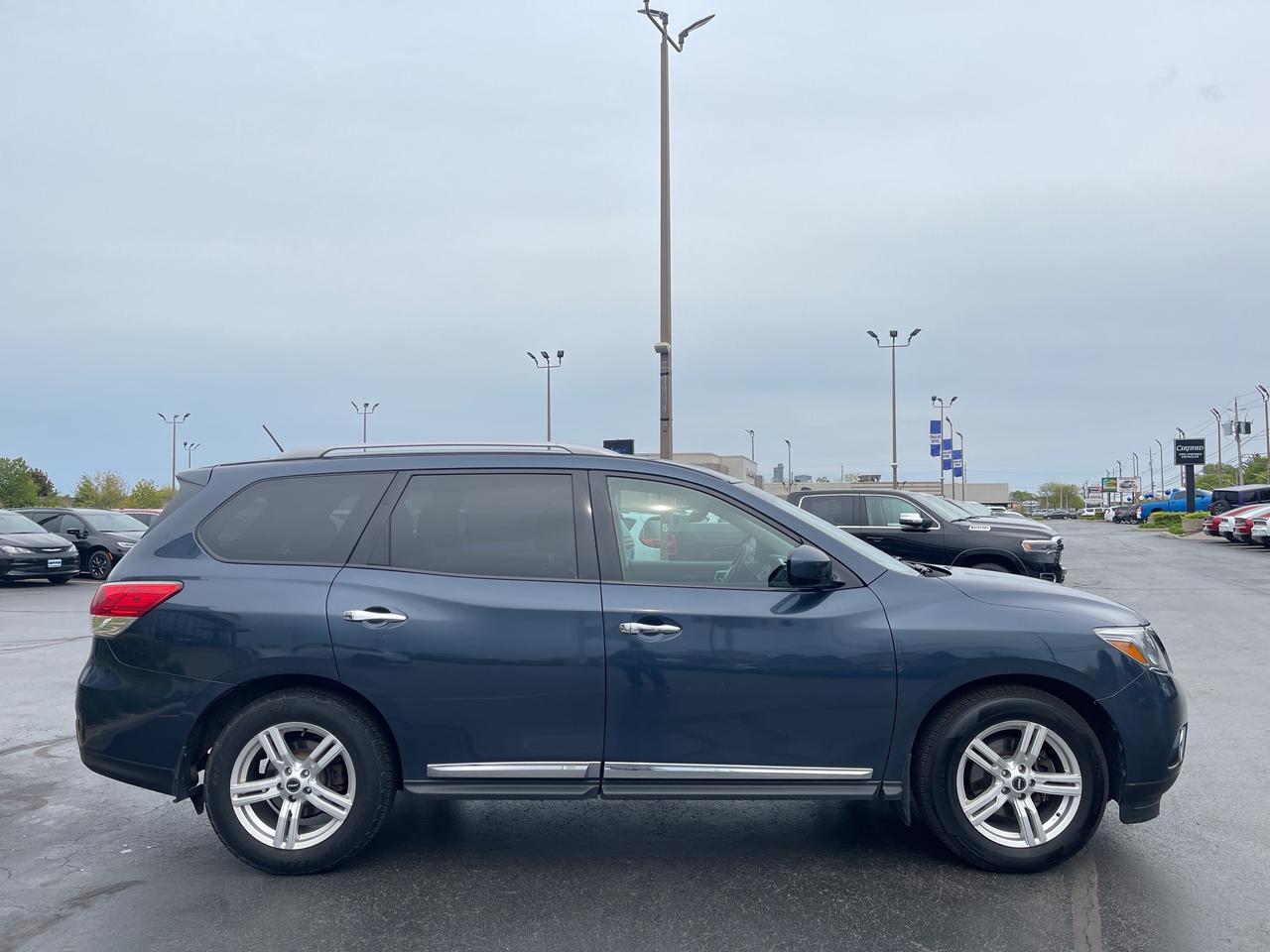 2015 Nissan Pathfinder AS IS Photo3