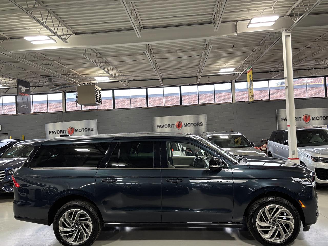 2025 Lincoln Navigator L Reserve| NO LUX TAX |4X4|LOADED|REVELULTIMASOUND Photo