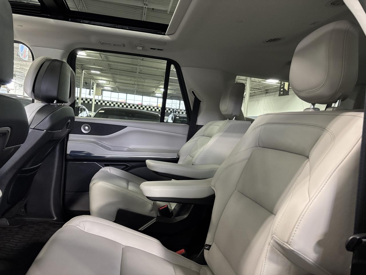 2025 Lincoln Navigator L Reserve| NO LUX TAX |4X4|LOADED|REVELULTIMASOUND Photo