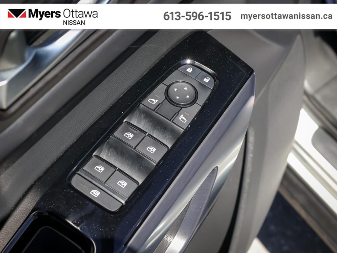 2023 Nissan Pathfinder SL  - Sunroof -  Navigation Photo