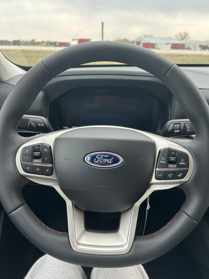 2026 Ford Explorer Active w/200A Pkg 4WD Photo4