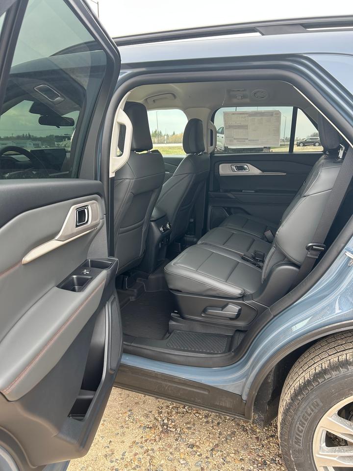 2026 Ford Explorer Active w/200A Pkg 4WD Photo5