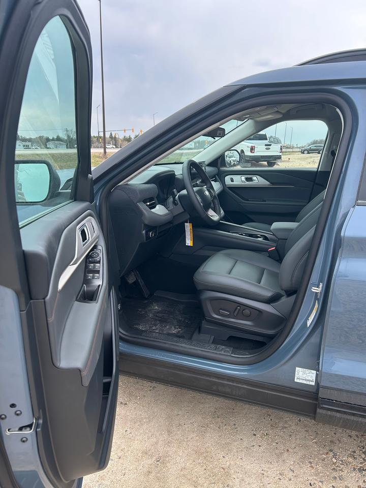 2026 Ford Explorer Active w/200A Pkg 4WD Photo