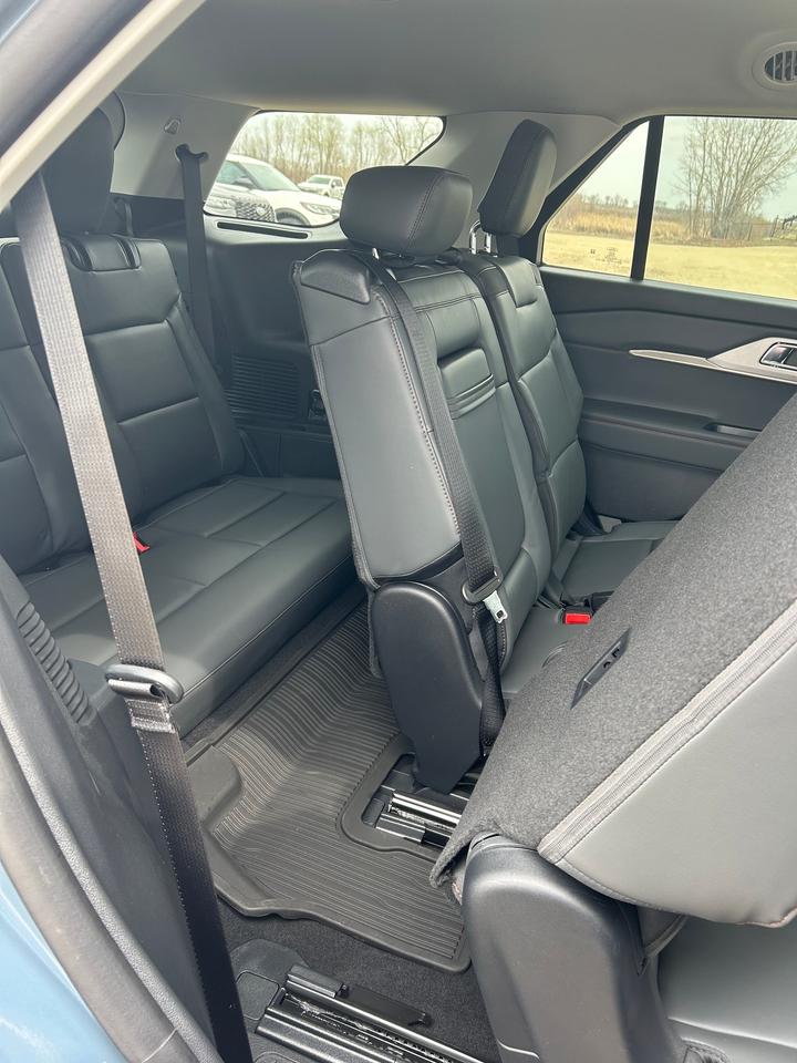 2026 Ford Explorer Active w/200A Pkg 4WD Photo5