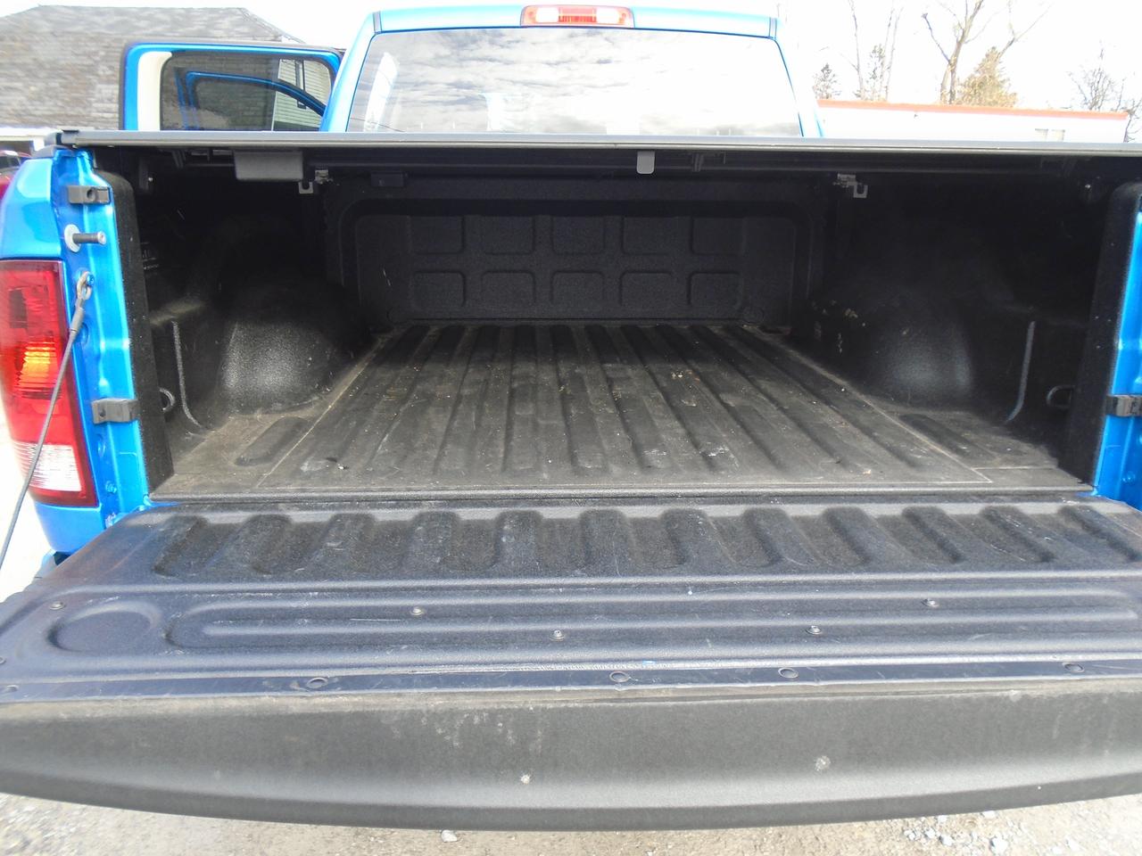 2022 RAM 1500 Classic HEMI CREW CAB 4X4  / REMOTE START / HEATED SEATS Photo4