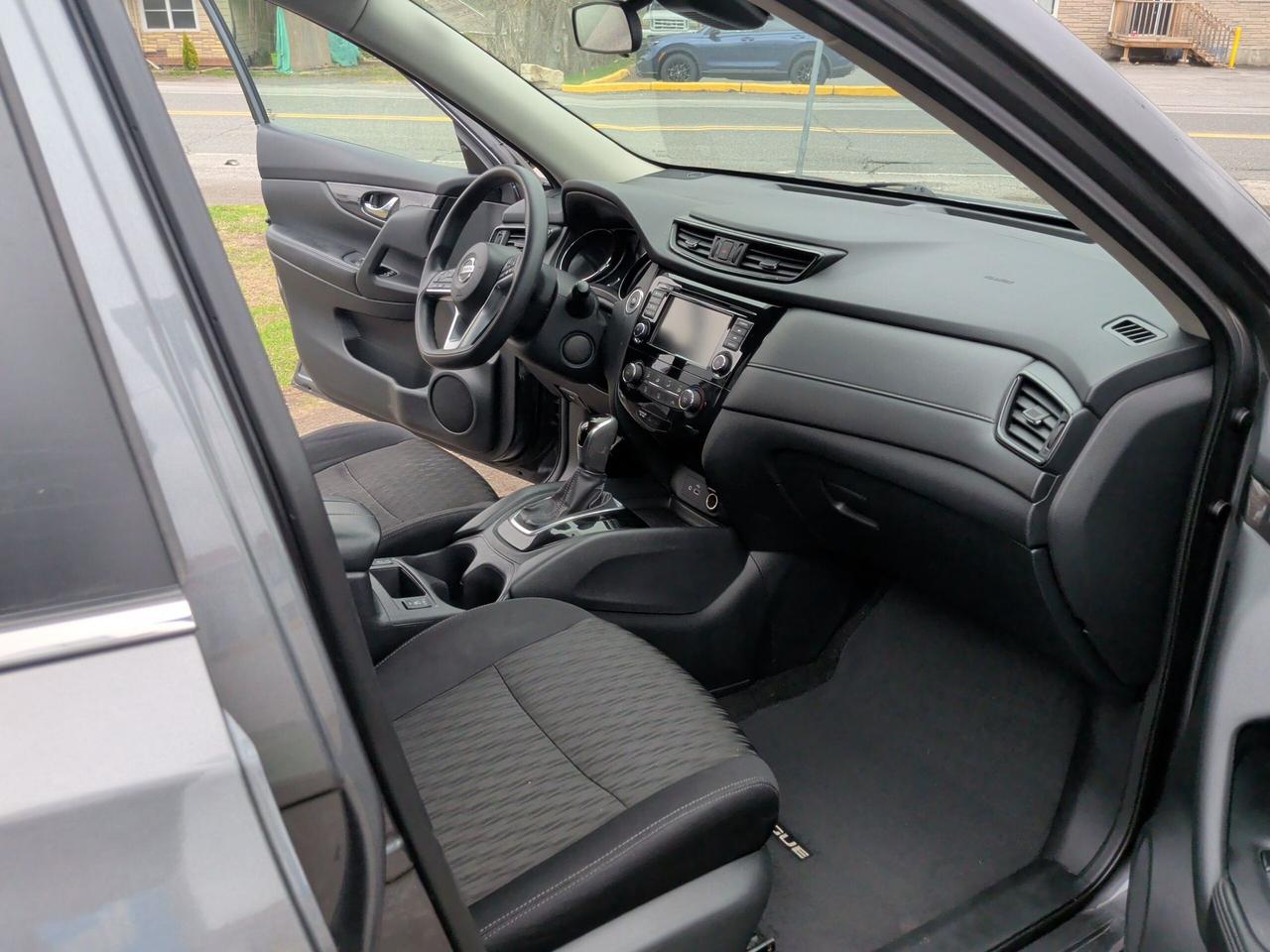 2019 Nissan Rogue SV Photo