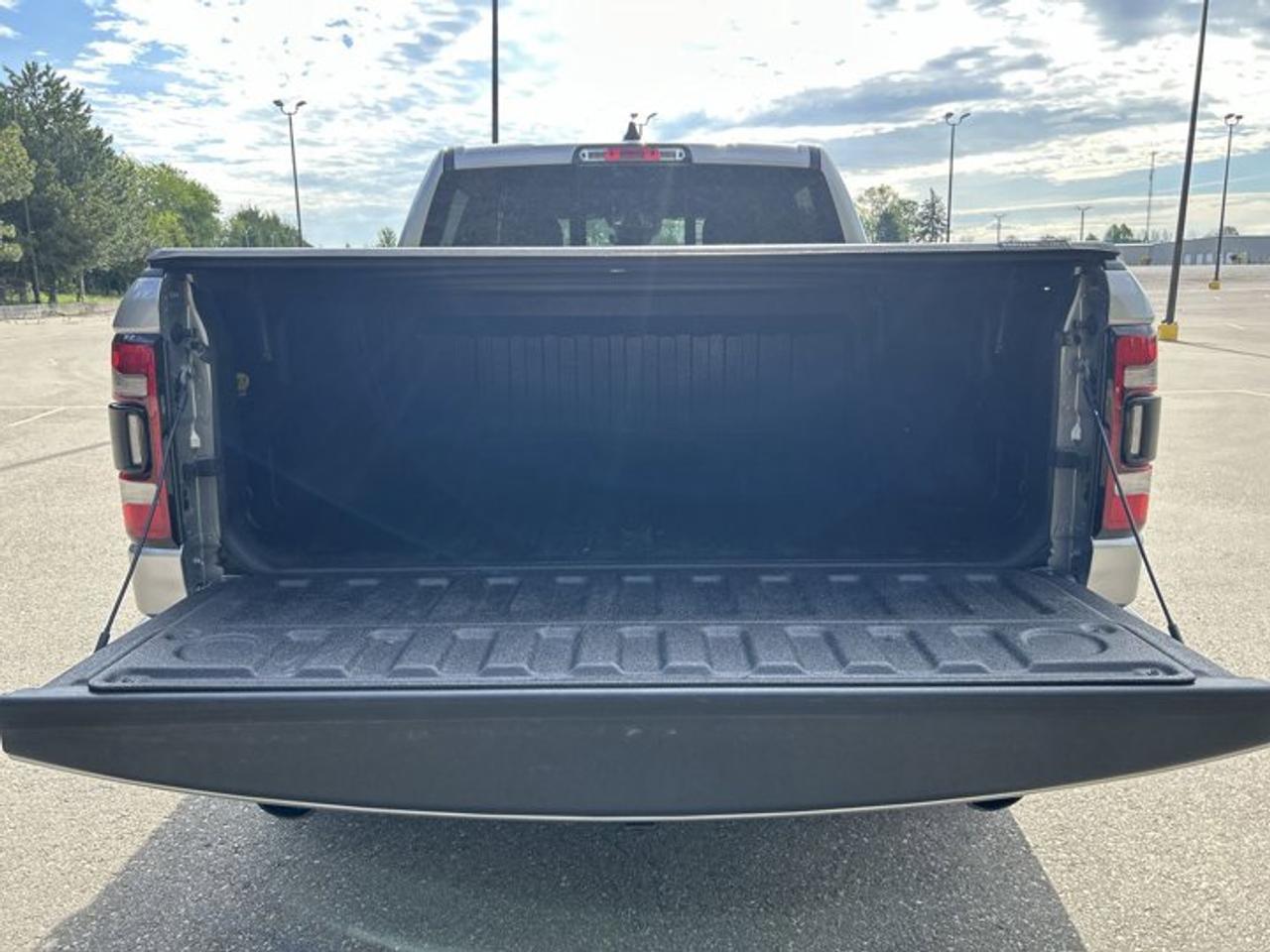 2022 RAM 1500 Sport Crew Cab 5'7 Box 4X4 | No Accidents | Heated Steering Wheel Photo