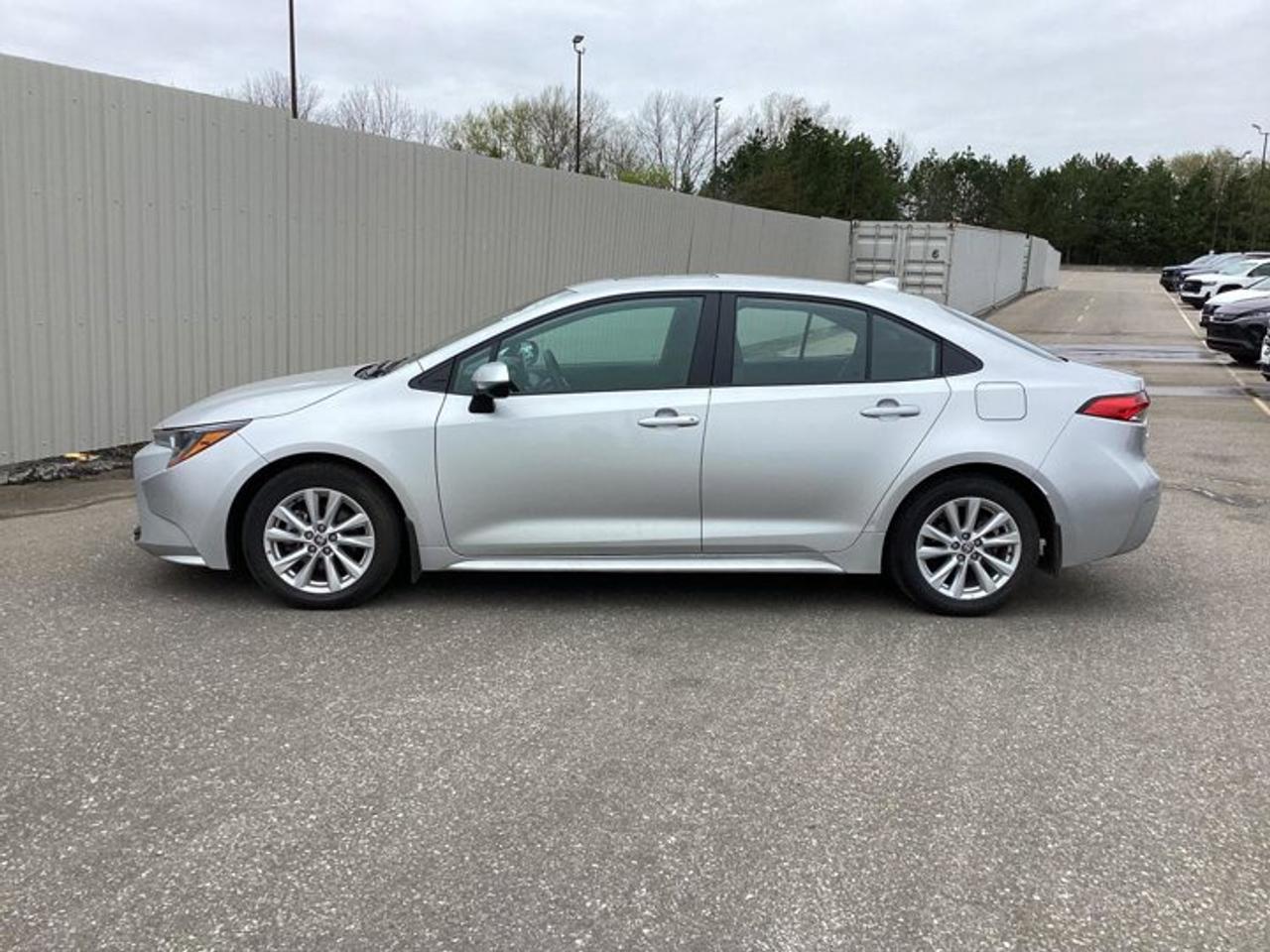 2025 Toyota Corolla LE | No Accidents | Sunroof | Heated Steering Wheel Photo
