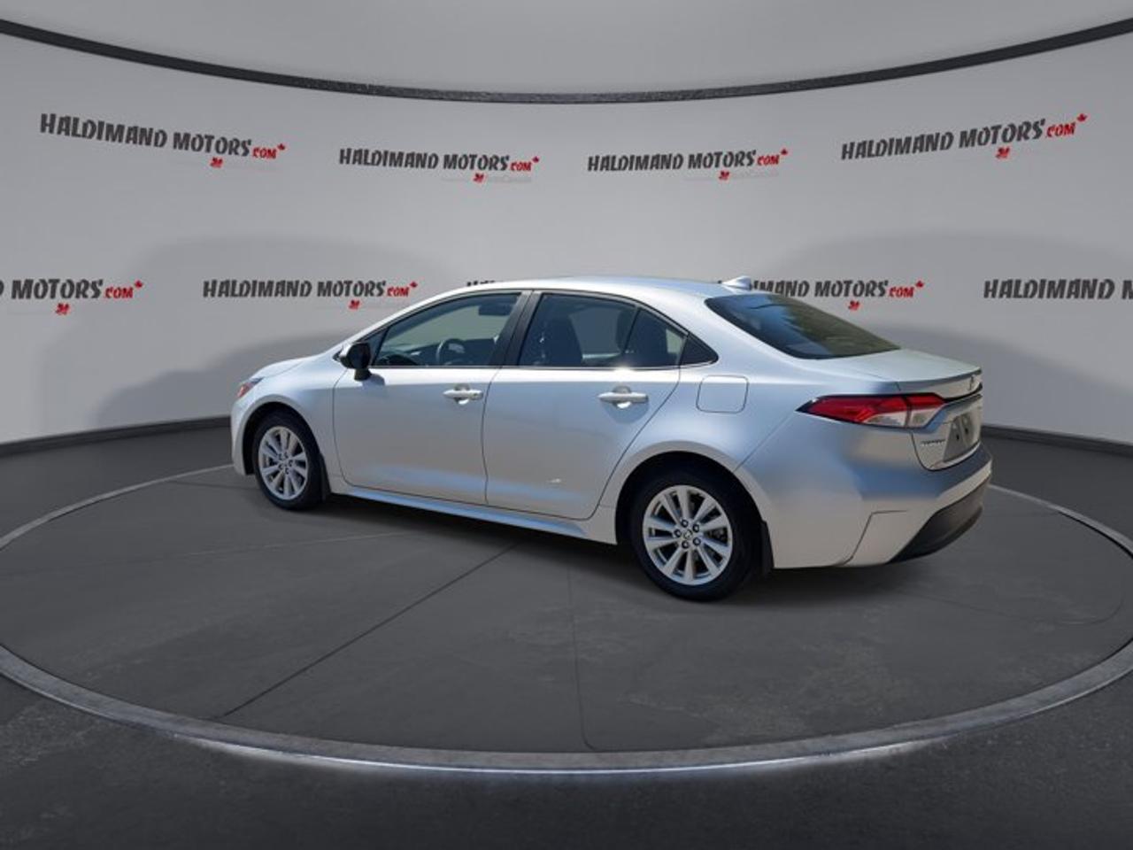 2025 Toyota Corolla LE | No Accidents | Sunroof | Heated Steering Wheel Photo