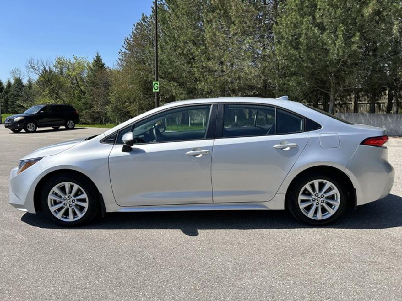 2025 Toyota Corolla LE | No Accidents | Sunroof | Heated Steering Wheel Photo
