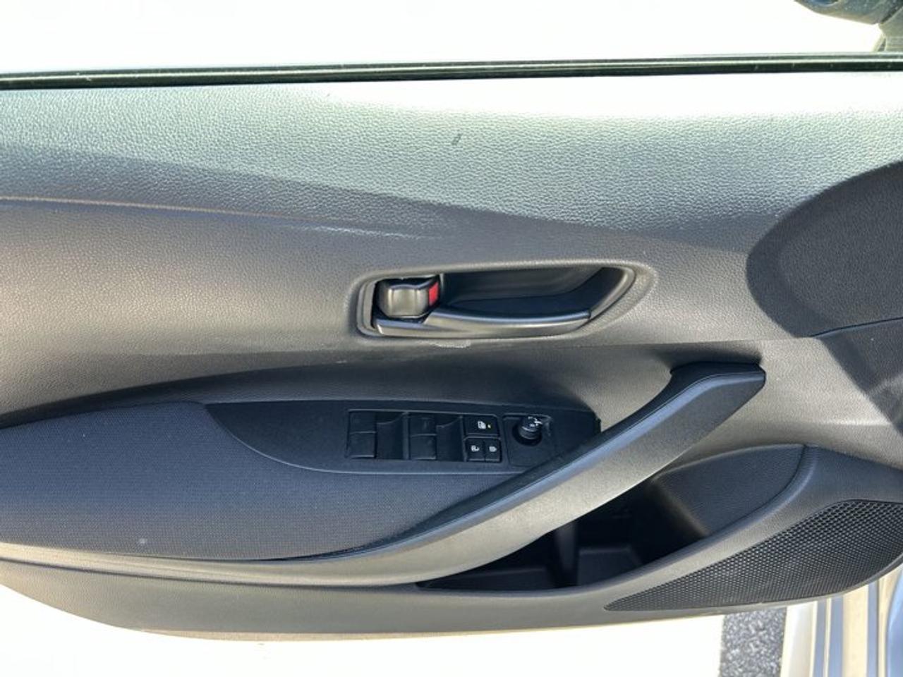 2025 Toyota Corolla LE | No Accidents | Sunroof | Heated Steering Wheel Photo