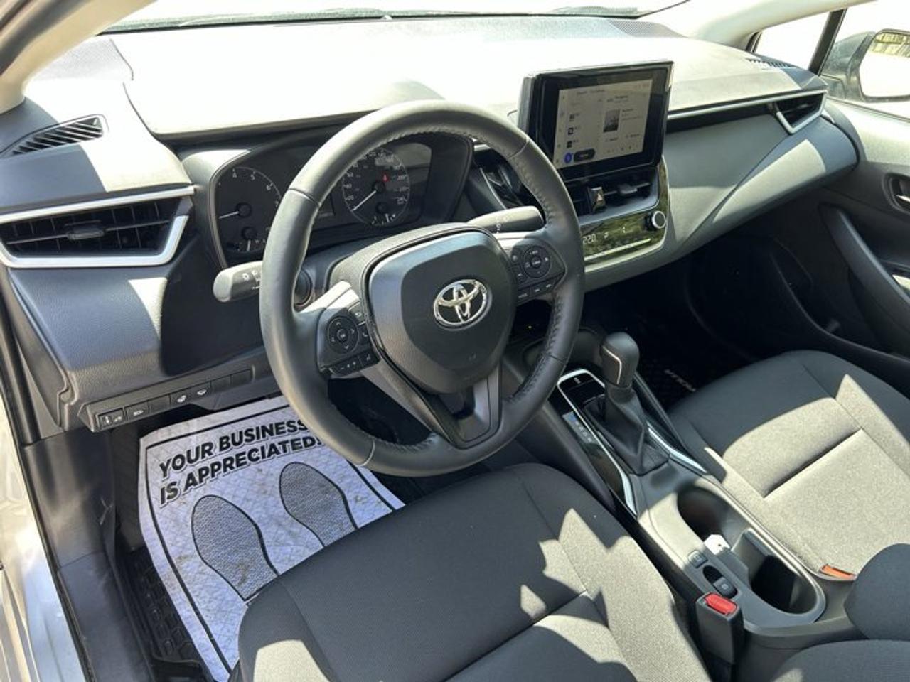 2025 Toyota Corolla LE | No Accidents | Sunroof | Heated Steering Wheel Photo