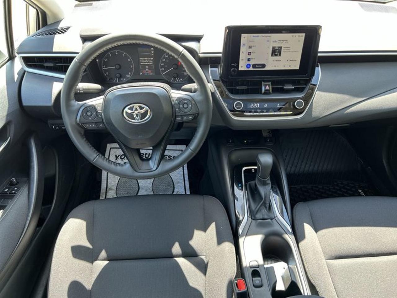 2025 Toyota Corolla LE | No Accidents | Sunroof | Heated Steering Wheel Photo