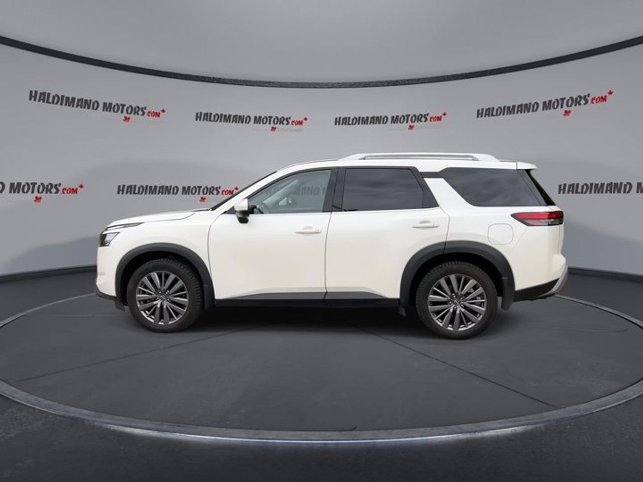 2024 Nissan Pathfinder SL 4WD | Leather Seats | 360 Camera | Heated Steering Wheel Photo4