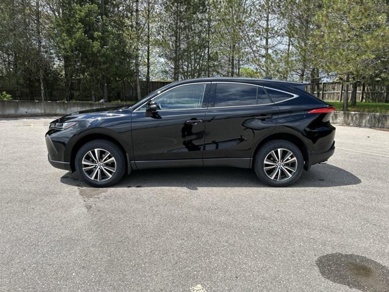 2023 Toyota Venza LE AWD | No Accidents | Adaptive Cruise Photo