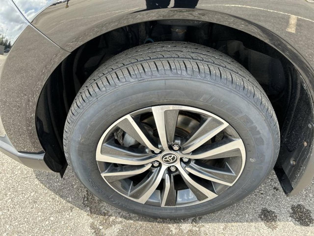 2023 Toyota Venza LE AWD | No Accidents | Adaptive Cruise Photo
