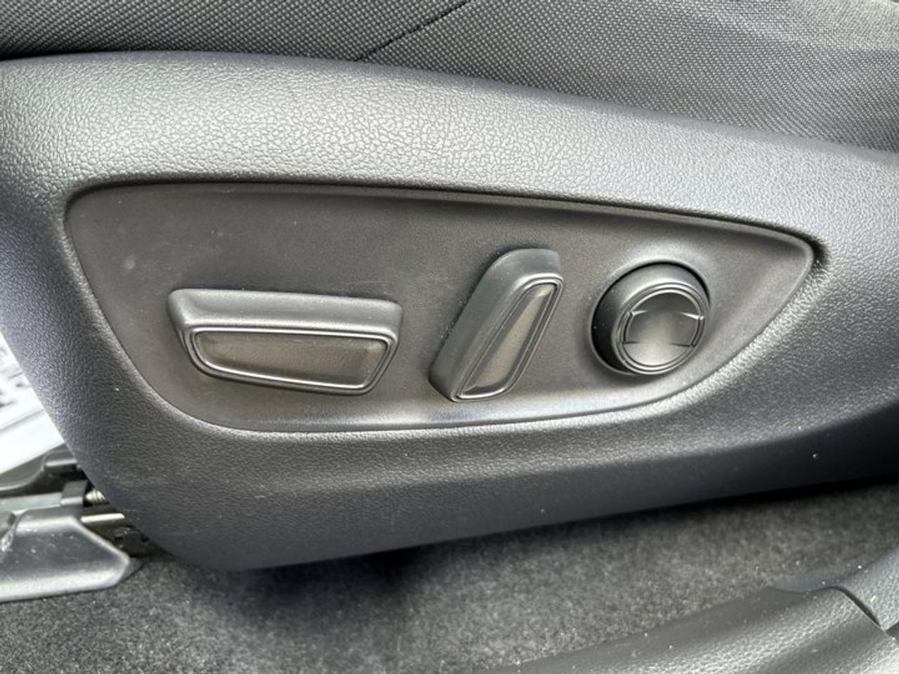 2023 Toyota Venza LE AWD | No Accidents | Adaptive Cruise Photo