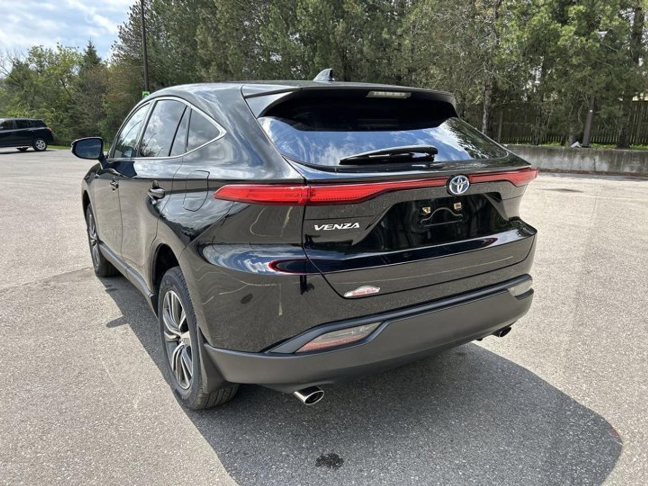 2023 Toyota Venza LE AWD | No Accidents | Adaptive Cruise Photo