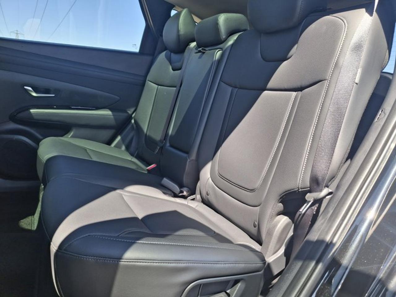 2025 Hyundai Tucson Preferred Trend AWD | Leather | Sunroof | Heated Seats | Smart Cruise | Blind Spot Warning and More! Photo