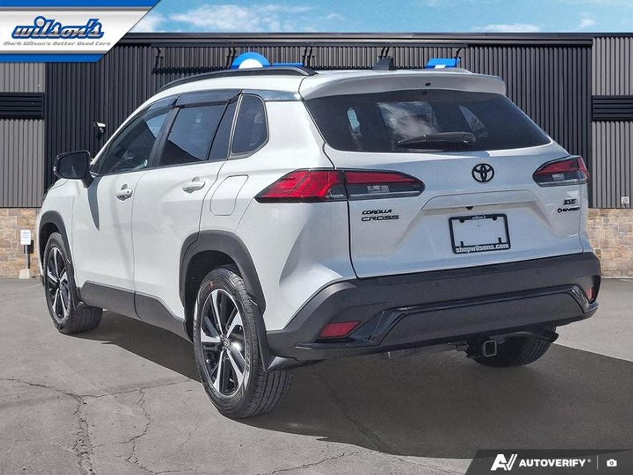 2025 Toyota Corolla Cross Hybrid XSE AWD | Sunroof | Leatherette | Power Seat | Heated Wheel + Seats | Radar Cruise and More ! Photo