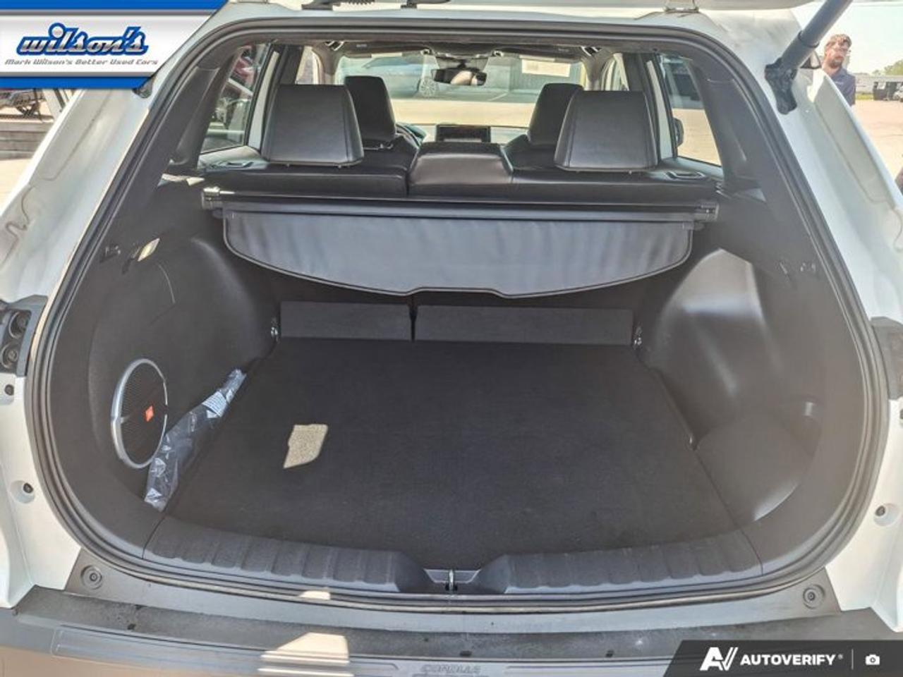 2025 Toyota Corolla Cross Hybrid XSE AWD | Sunroof | Leatherette | Power Seat | Heated Wheel + Seats | Radar Cruise and More ! Photo