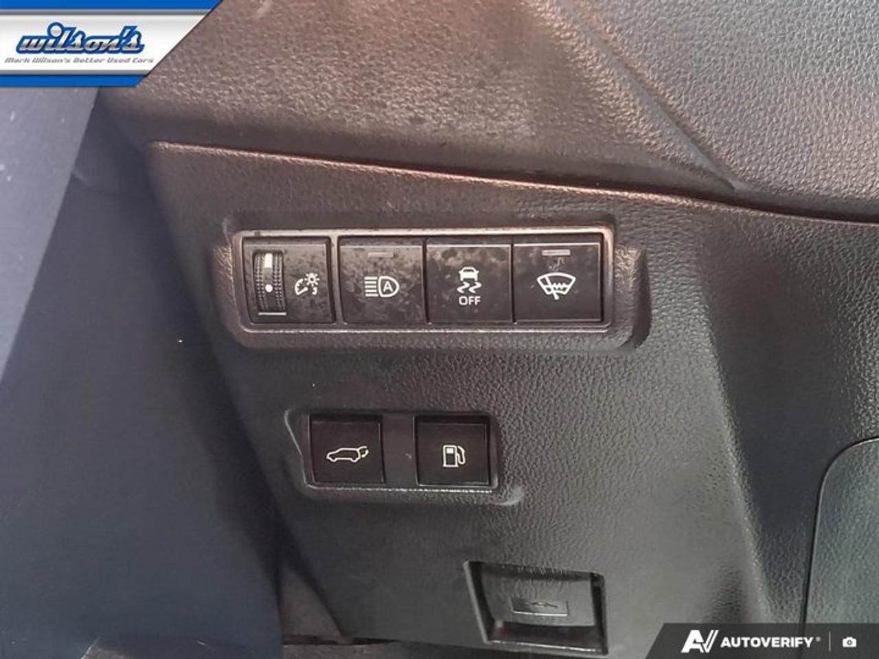2025 Toyota Corolla Cross Hybrid XSE AWD | Sunroof | Leatherette | Power Seat | Heated Wheel + Seats | Radar Cruise and More ! Photo