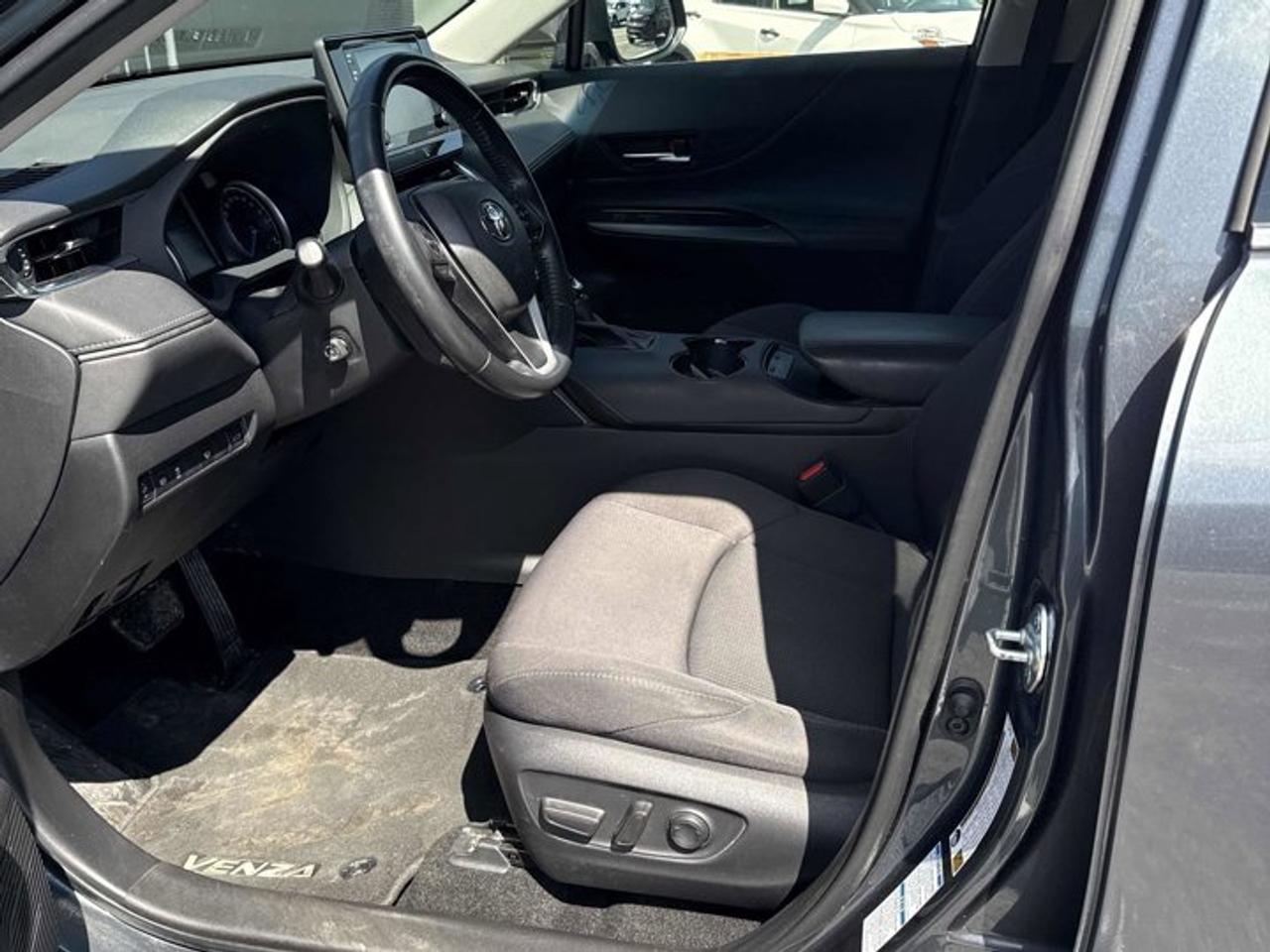 2021 Toyota Venza LE AWD | Toyota Safety Sense | Heated Seats | Power Liftgate | Carplay + Android Auto | and More ! Photo