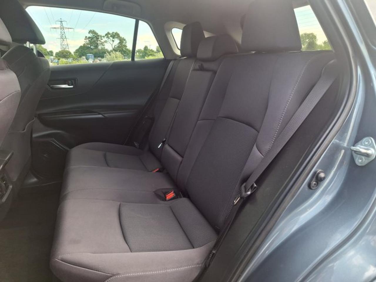 2021 Toyota Venza LE AWD | Toyota Safety Sense | Heated Seats | Power Liftgate | Carplay + Android Auto | and More ! Photo