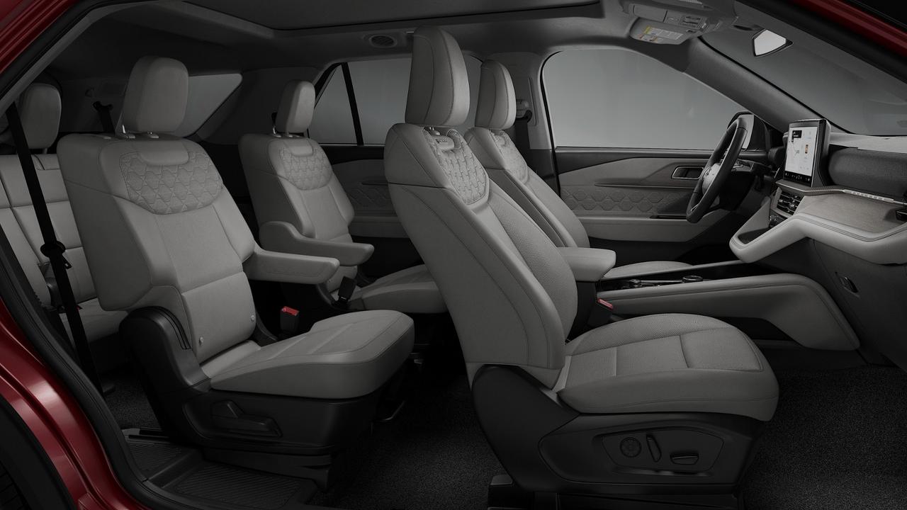 2026 Ford Explorer Platinum Photo3
