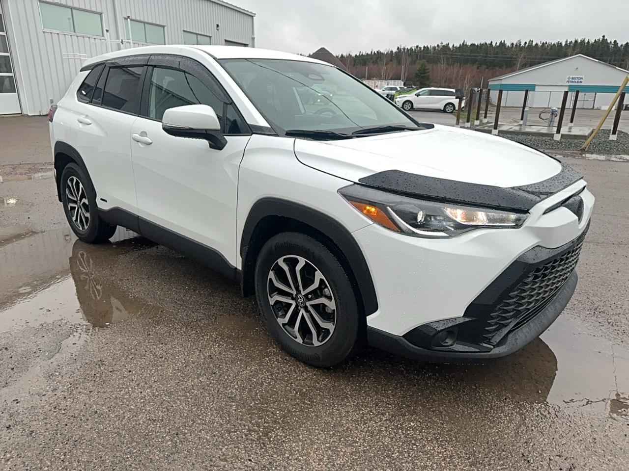 2024 Toyota Corolla Cross HYBRID SE Photo2