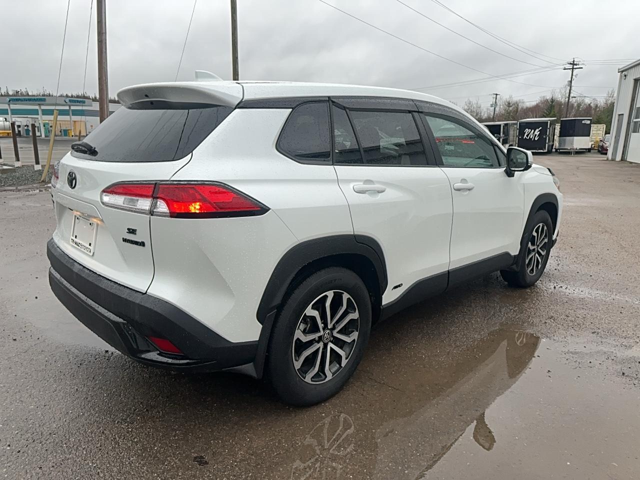 2024 Toyota Corolla Cross HYBRID SE Photo4