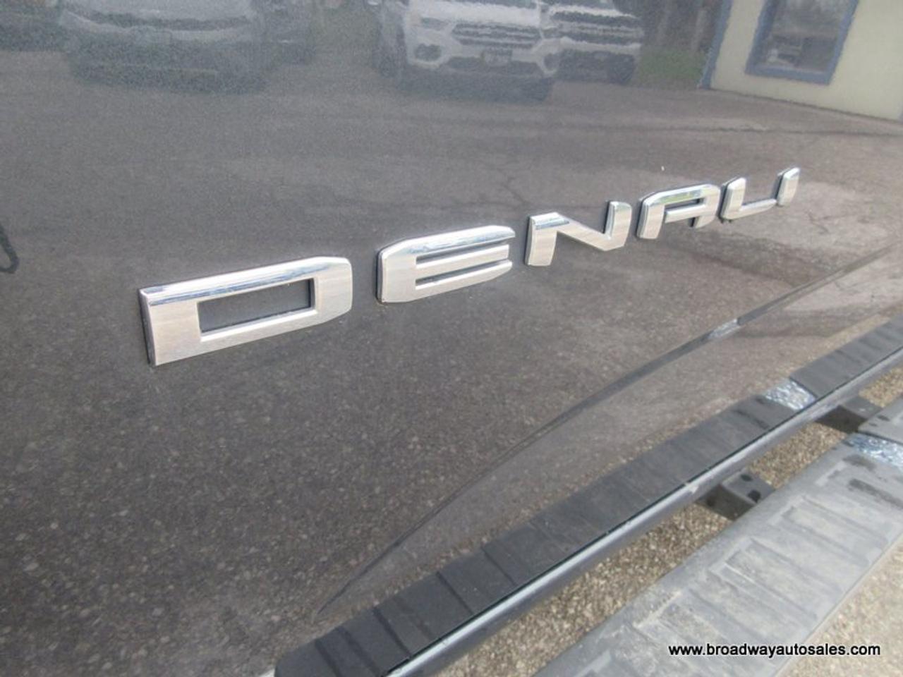 2021 GMC Canyon LOADED DENALI-VERSION 5 PASSENGER 3.6L - V6.. 4X4.. CREW-CAB.. SHORTY.. NAVIGATION.. LEATHER.. HEATED SEATS & WHEEL.. BACK-UP CAMERA.. Photo